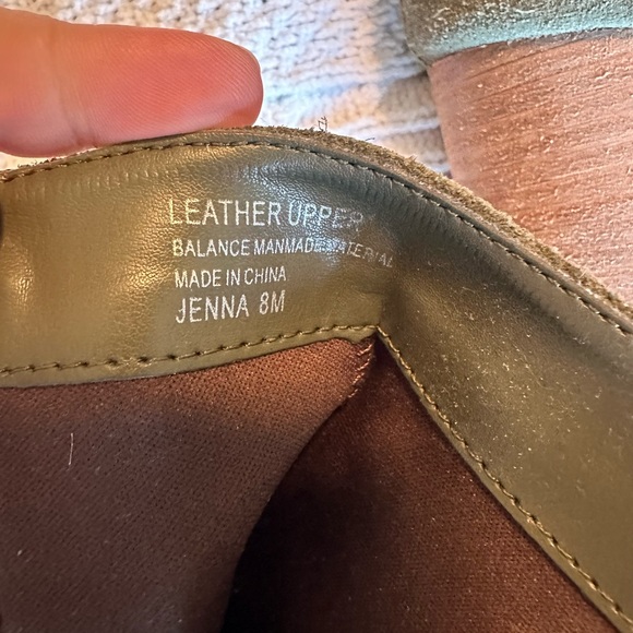 Olive green suede booties - Picture 3 of 7